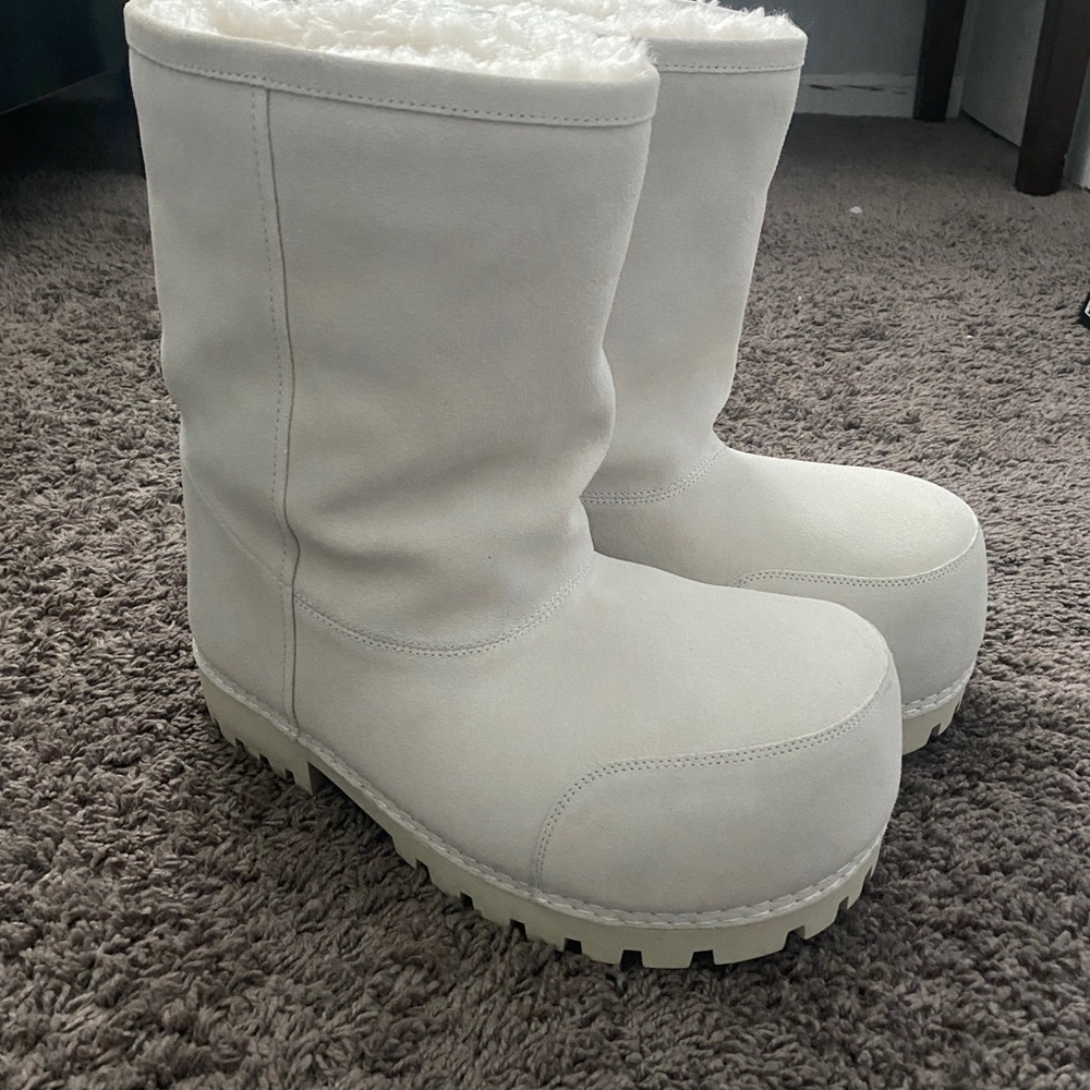 Balenciaga Alaska Boots White